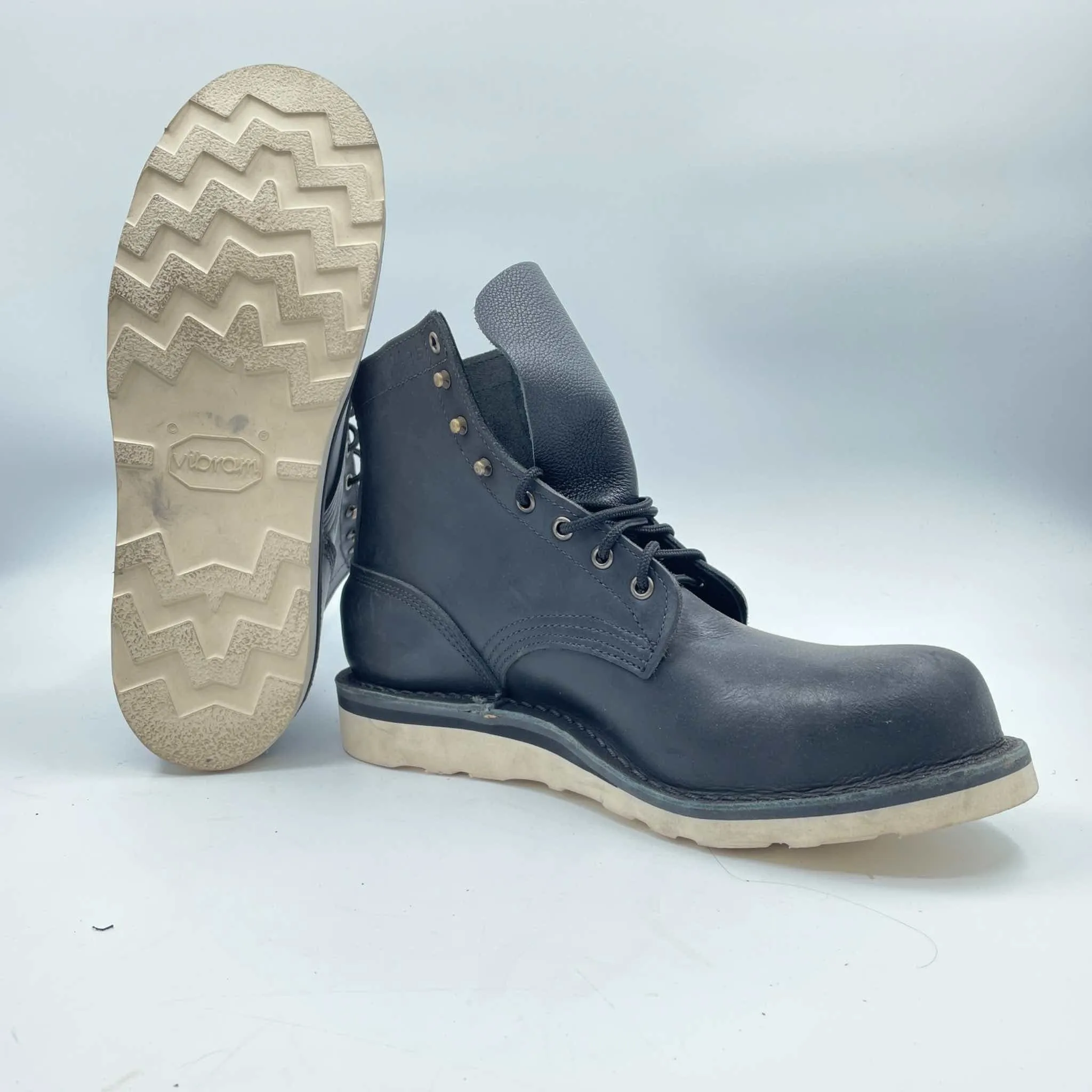 300 (Safety Toe) - 10.5/3E