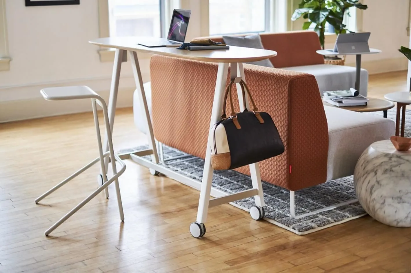 Alodia Stool