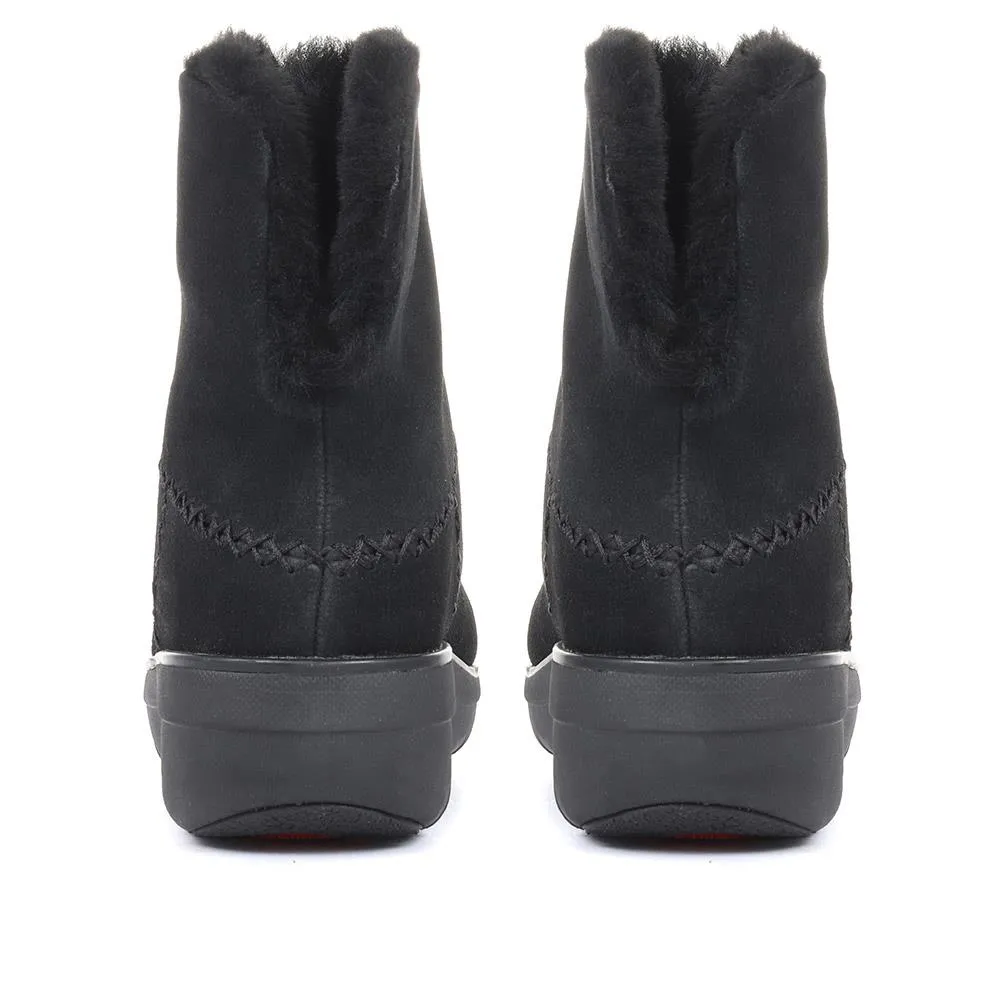 Mukluk Shorty Suede Ankle Boots - FITF34504 / 320 530