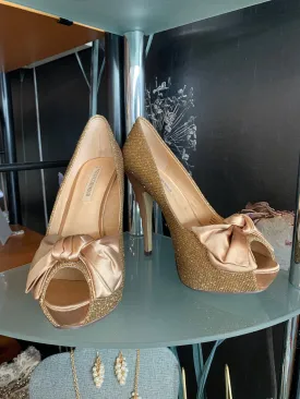 The Essence Menbur Gold Bow Shoes